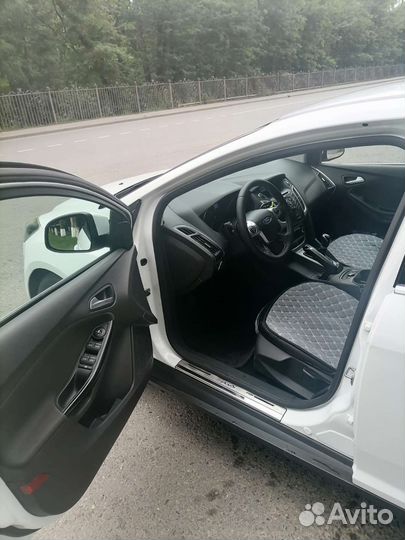 Ford Focus 1.6 МТ, 2012, битый, 132 730 км