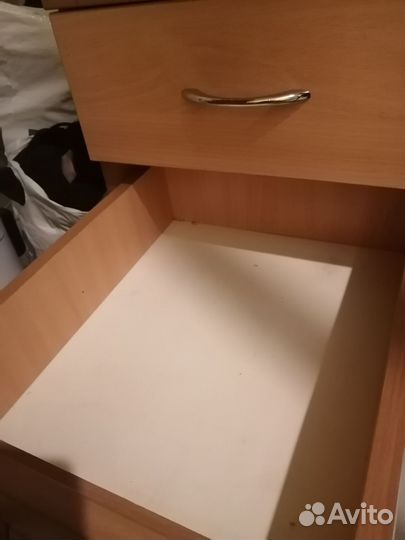 Тумба офисная с ящиками на колесах