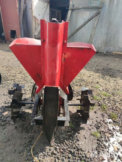 Картофелесажалка для мотоблока