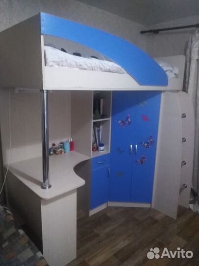 Двухярусная кровать со шкафом и столом