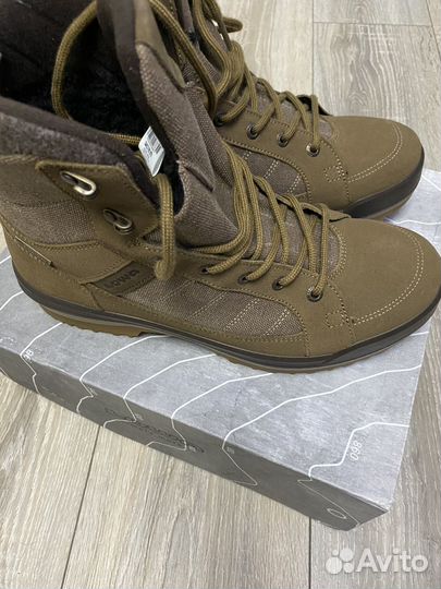 Трекинговые ботинки lowa