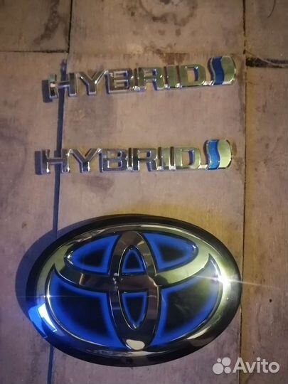 Шильдики на тойота Рав4 ха50 гибрид
