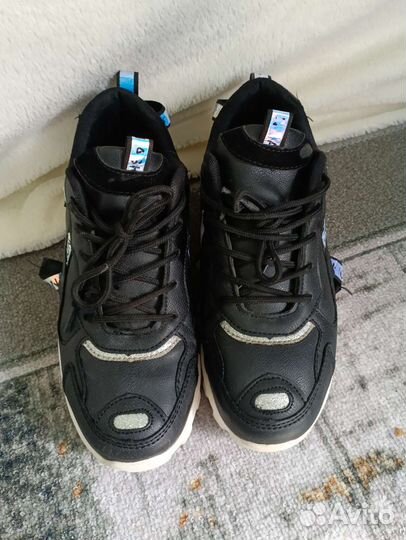 Кроссовки женские