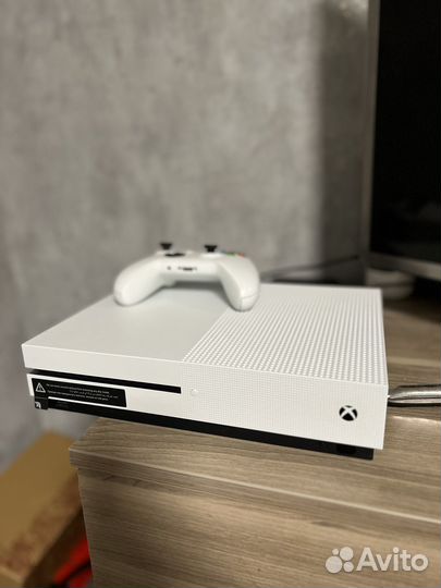 Xbox one s в отличном состоянии