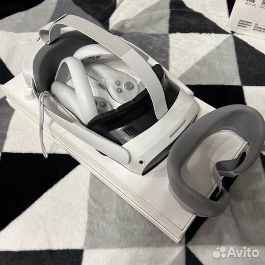 Очки виртуальной реальности pico 4