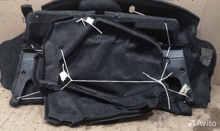 Обшивка багажника на Toyota Mark Il GX100