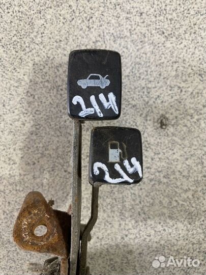 Крючок тросик багажника бака Mazda 323 BA