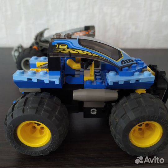 Два набора Lego из 2002 года