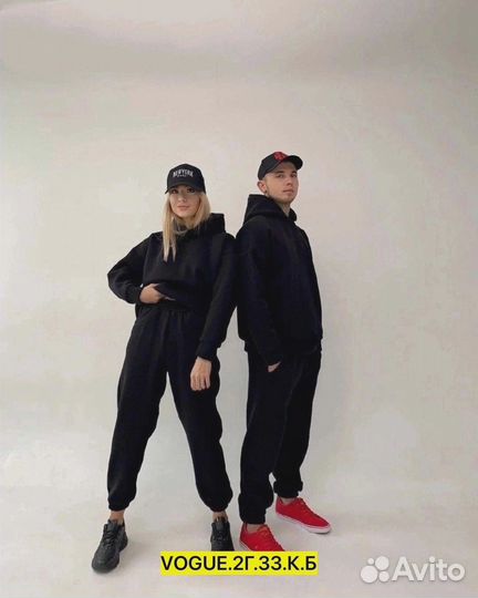 Новый спортивный костюм унисекс