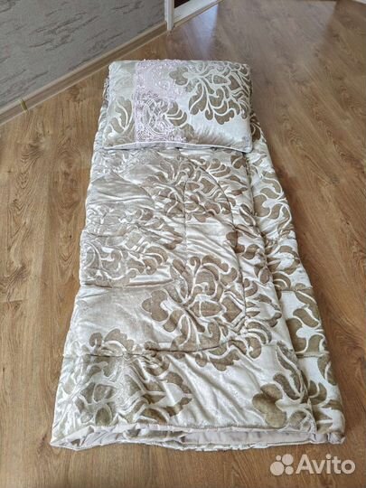 Белье постельное, одеяло, подушки, комплект