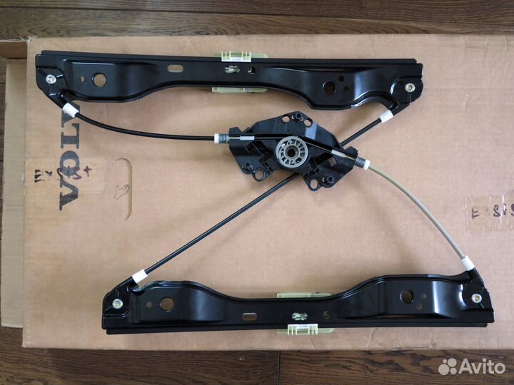 Стеклоподъемник volvo XC60 передний прав. 30784829