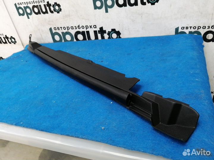 Уплотнитель крыла левый сверху под капотом
