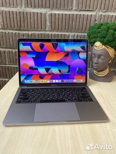 MacBook Pro 13 mid 2019 16gb 256gb touch bar