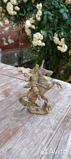 Старинная бронзовая статуэтка