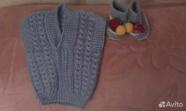 Жилет и пинетки новые. Возможна пересылка