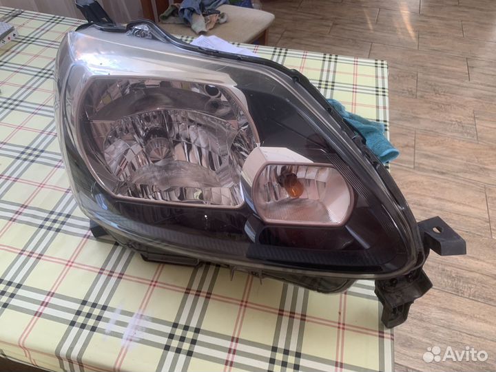 Фара правая toyota porte