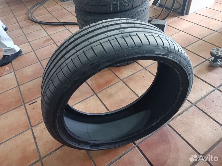 Pirelli P Zero Luxury Saloon 245/35 R21 и 275/30 R21 98Y