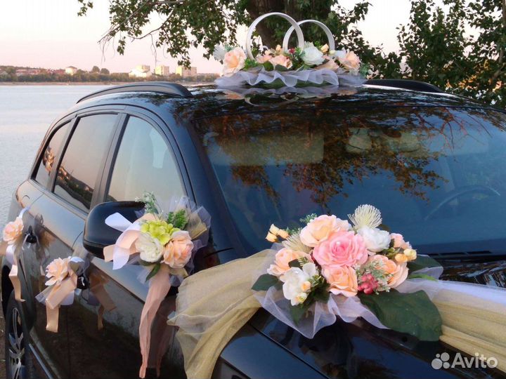 Свадебные украшения бело - персикового цвета