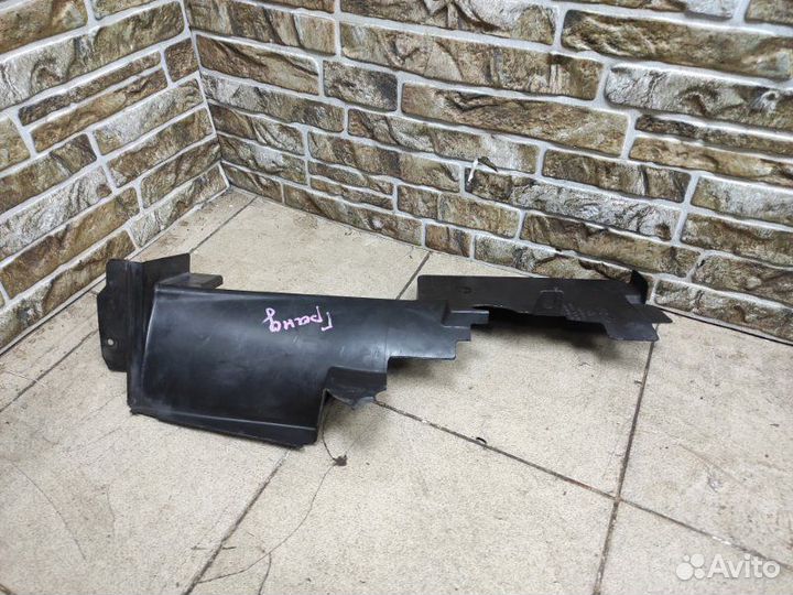 Дефлектор радиатора правый Jeep Grand Cherokee WK2