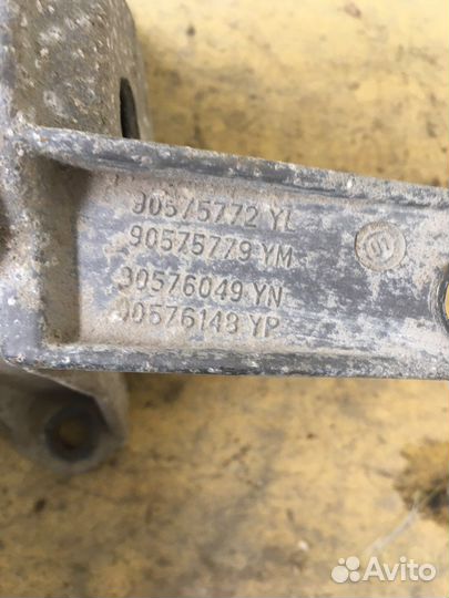 Опора двигателя Opel Zafira A (2154)