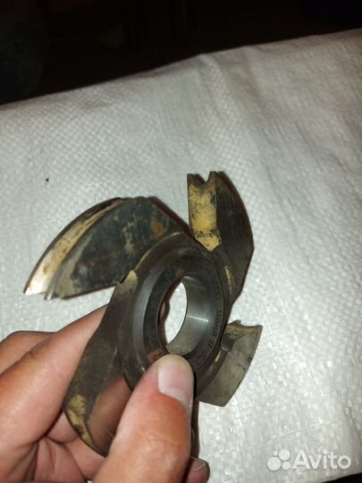 Фрезы по дереву. Размер на вал в 32 мм