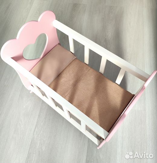 Кроватка для кукол и стул для кормления