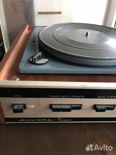 Проигрыватель винила аккорд стерео