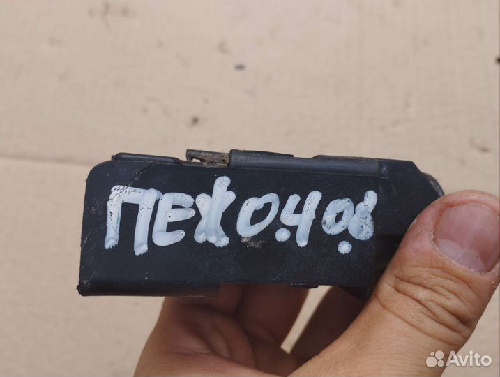 Активатор лючка бензобака Peugeot 408