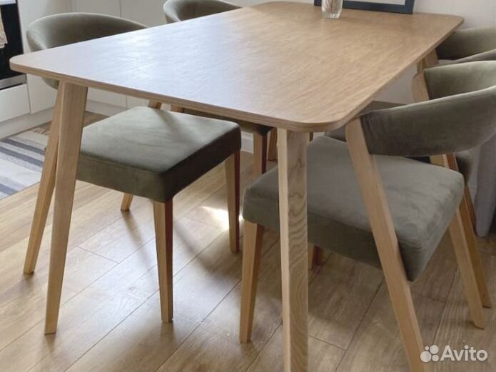 Столик из дерева