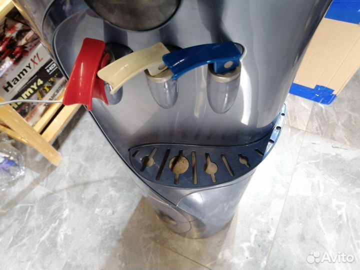 Кулер для воды (напольный)