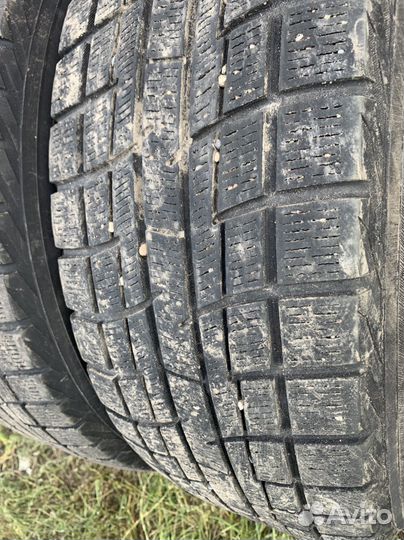 Yokohama Ice Guard IG30 215/60 R17