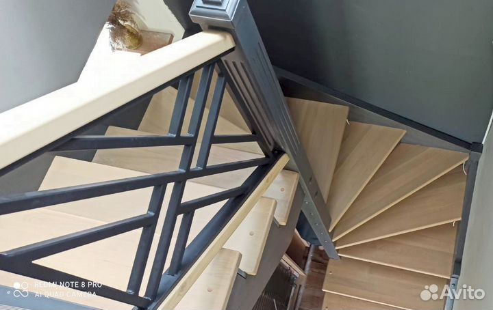 Лестница на металлокаркасе