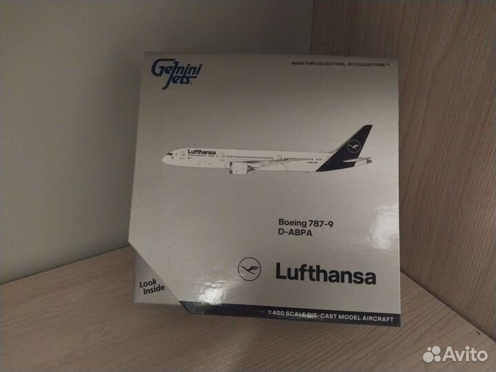 Модель самолета 787-900 Lufthansa 1:400