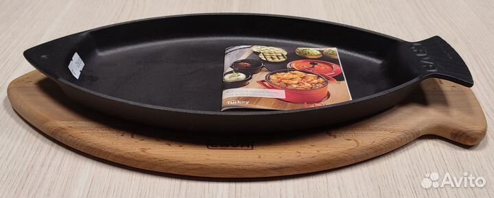 Чугун блюдо Рыба на дер. подставке для подачи lava