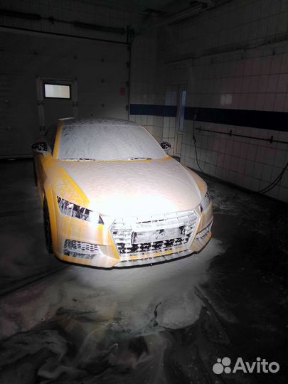 Автомойщик. Автомойщица. Детейлир