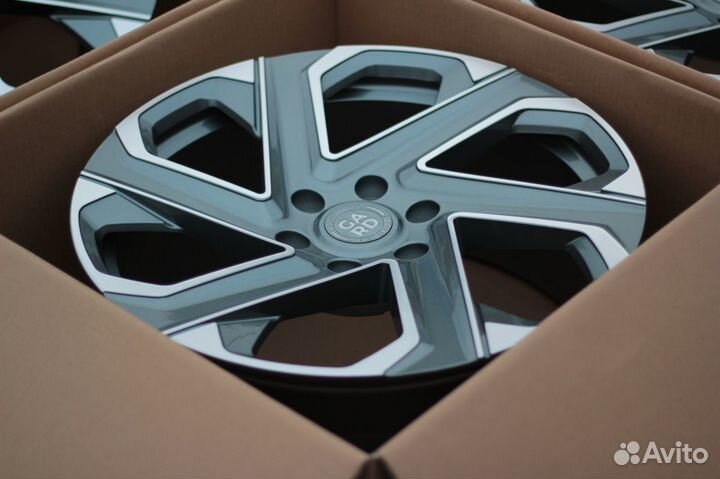 Летний комплект колес R21 Toyota Land Cruiser 300