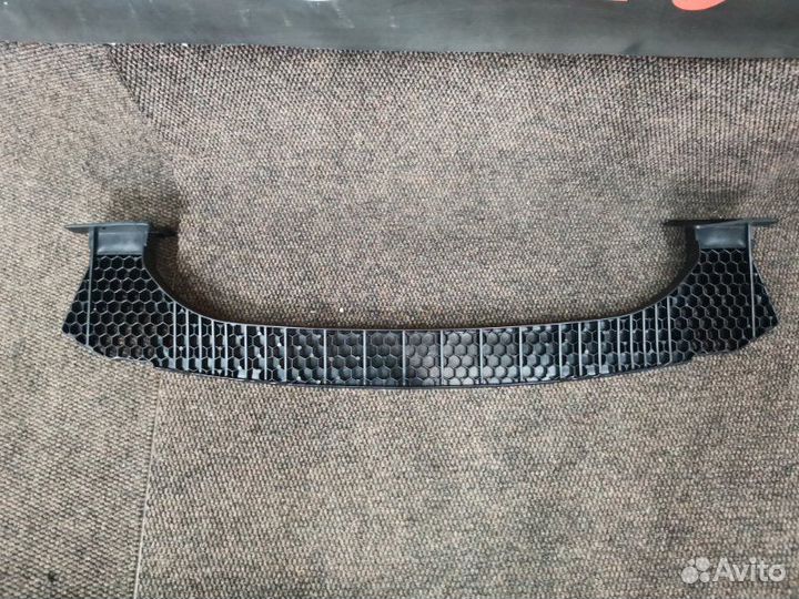 Нижний усилитель бампера передний Hyundai Ix35