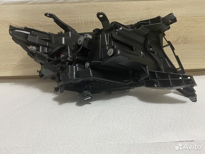 Фара Toyota Land Cruiser Prado 150 левая