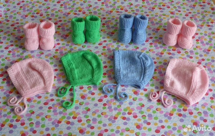 Чепчик и пинетки для новорожденного