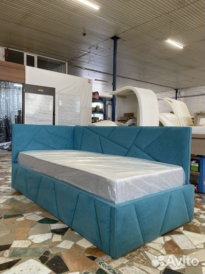 Кровать угловая