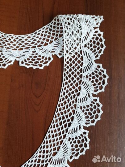 Кружевной воротник на платье