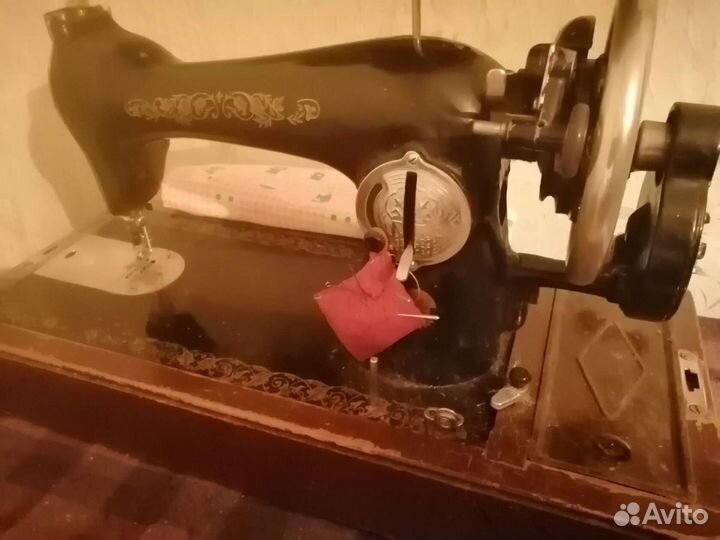 Швейная машинка, стиральная машина-полуавтомат