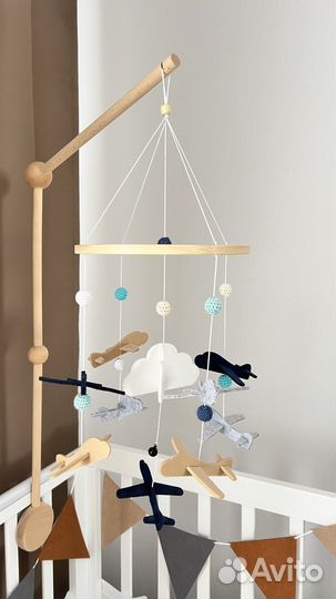 Мобиль на кроватку из фетра с держателем