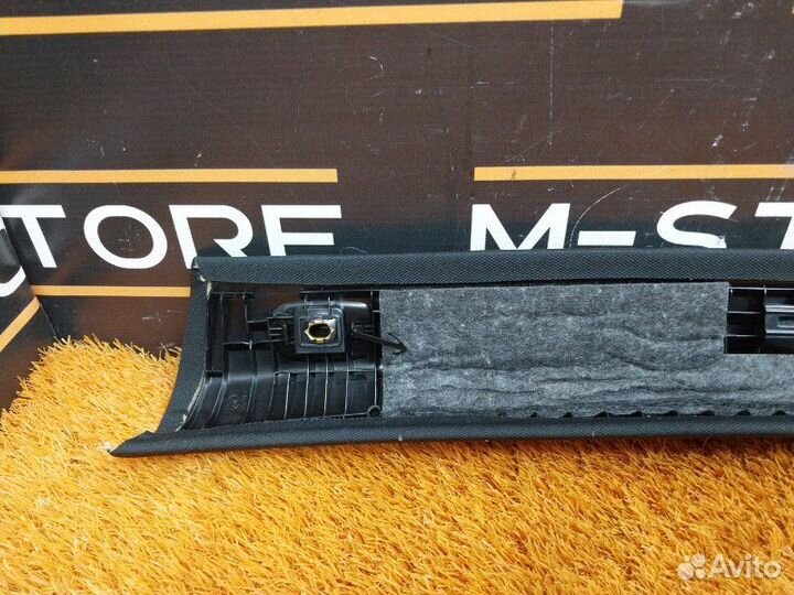 Обшивка стойки передняя правая Mercedes-Benz