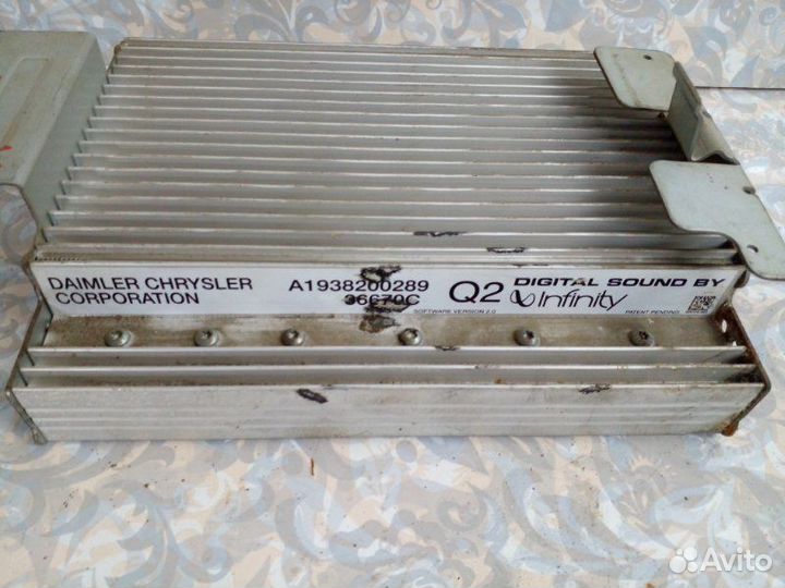 Усилитель акустической системы Chrysler Crossfire