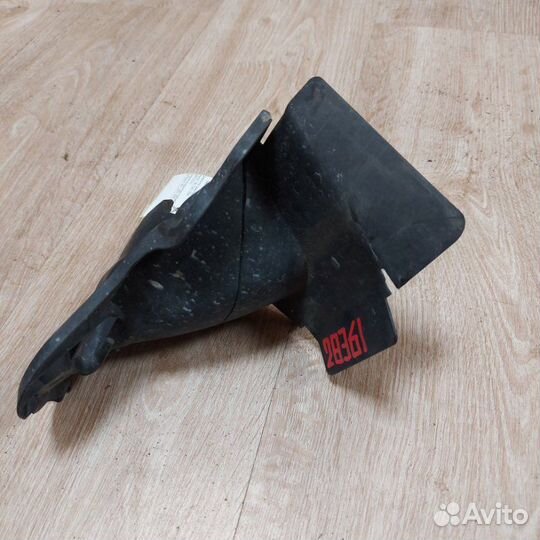 Дефлектор радиатора передний правый Mazda 3 BK