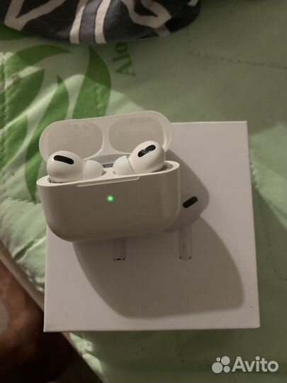 Беспроводные наушники apple airpods