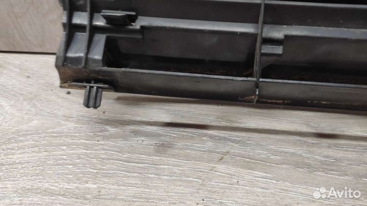 Решетка радиатора Фольксваген гольф 4