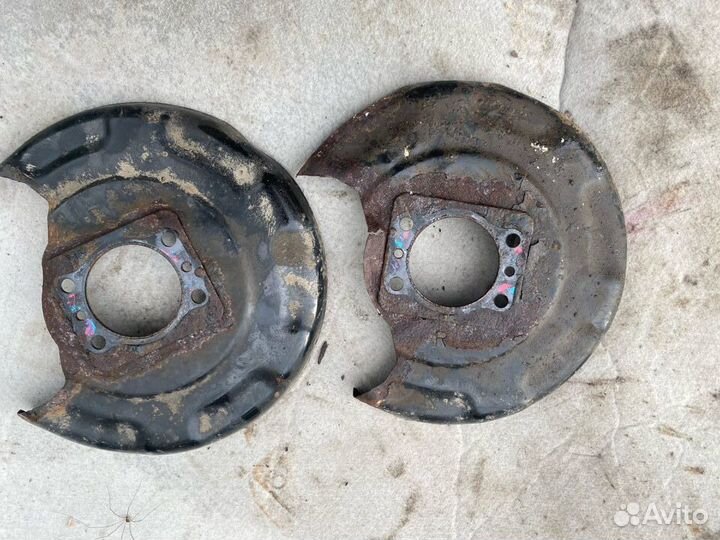 Щит тормозной задний Kia Rio 3 Hyundai Solaris