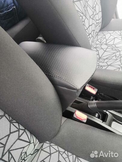 Подлокотник Лада Х-рей в подстаканник